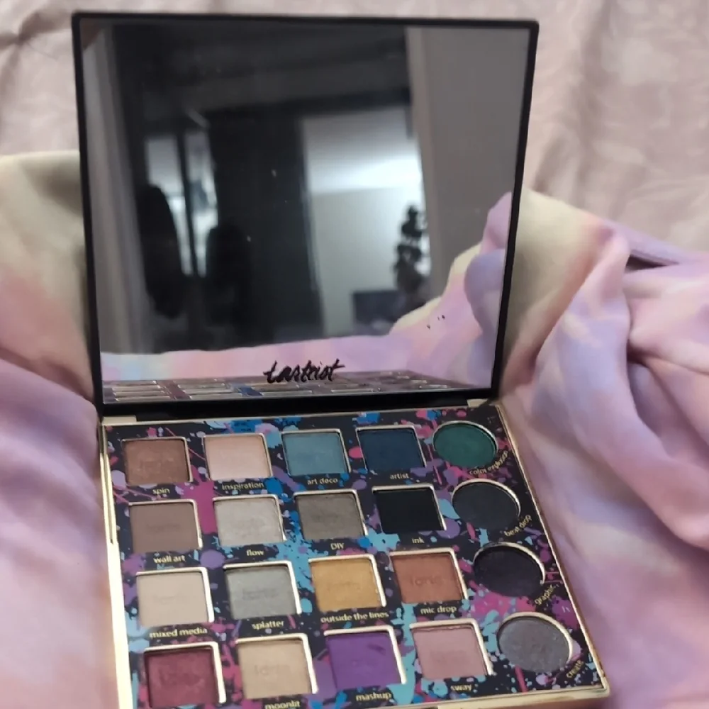 Tarte Tarteist Pro Remix Palette with Colorful Splatter - Picture 2 of 2